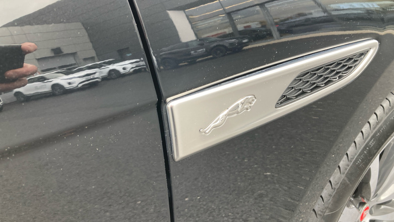 Jaguar F-Pace 2.0 D200 R-Dynamic SE 5dr Auto AWD Diesel Estate